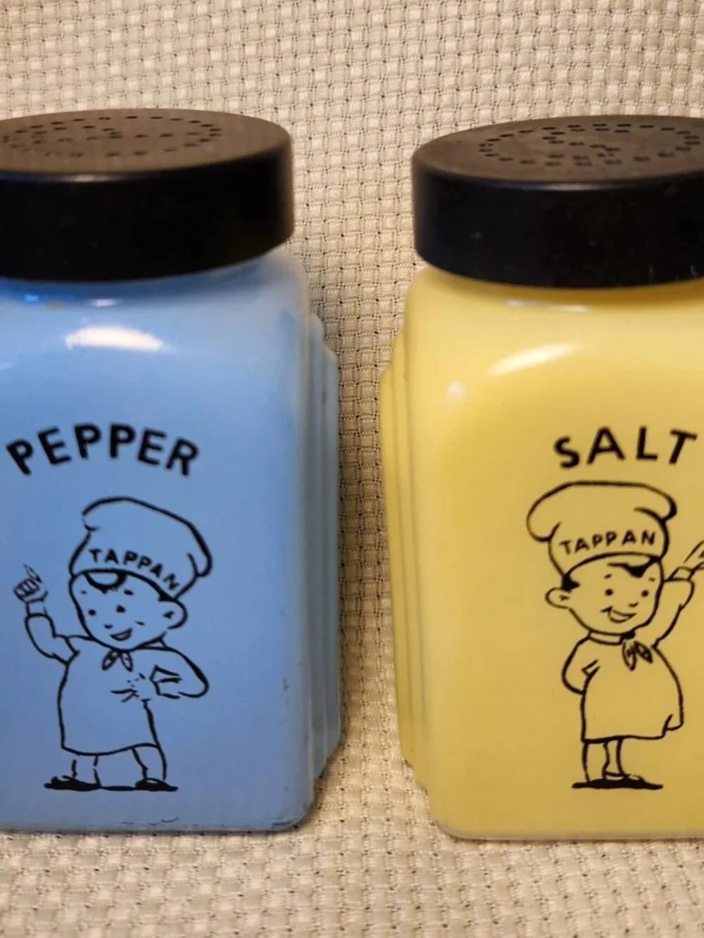 1930s McKee Roman Arch Salt Pepper Shakers Yellow/Blue Bakelite ZAY Lids J-37 - Picture 1 of 16